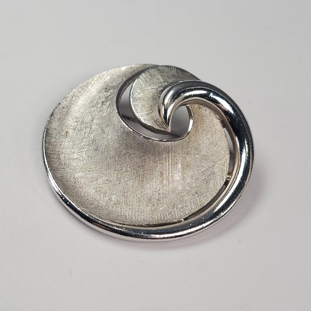Vintage Crown Trifari Spiral Brooch Silver Tone Textured‎ Swirl Modernist Pin